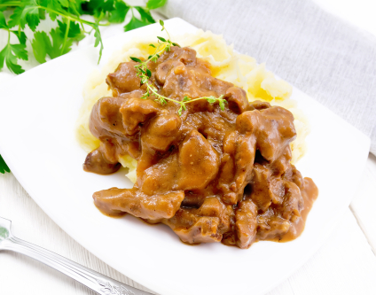 Di: Geflügel Gulasch mit Kartoffeln